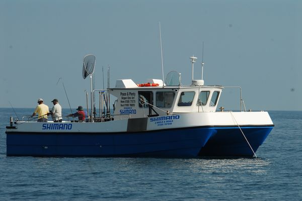 Типичный специализированный катер для морской рыбалки у побережья Англии